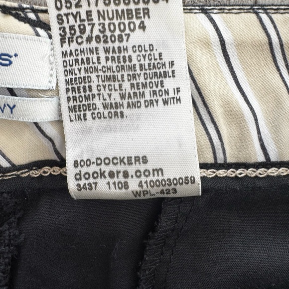 Dockers Women's Dark Blue Bermuda Shorts - Picture 4 of 5